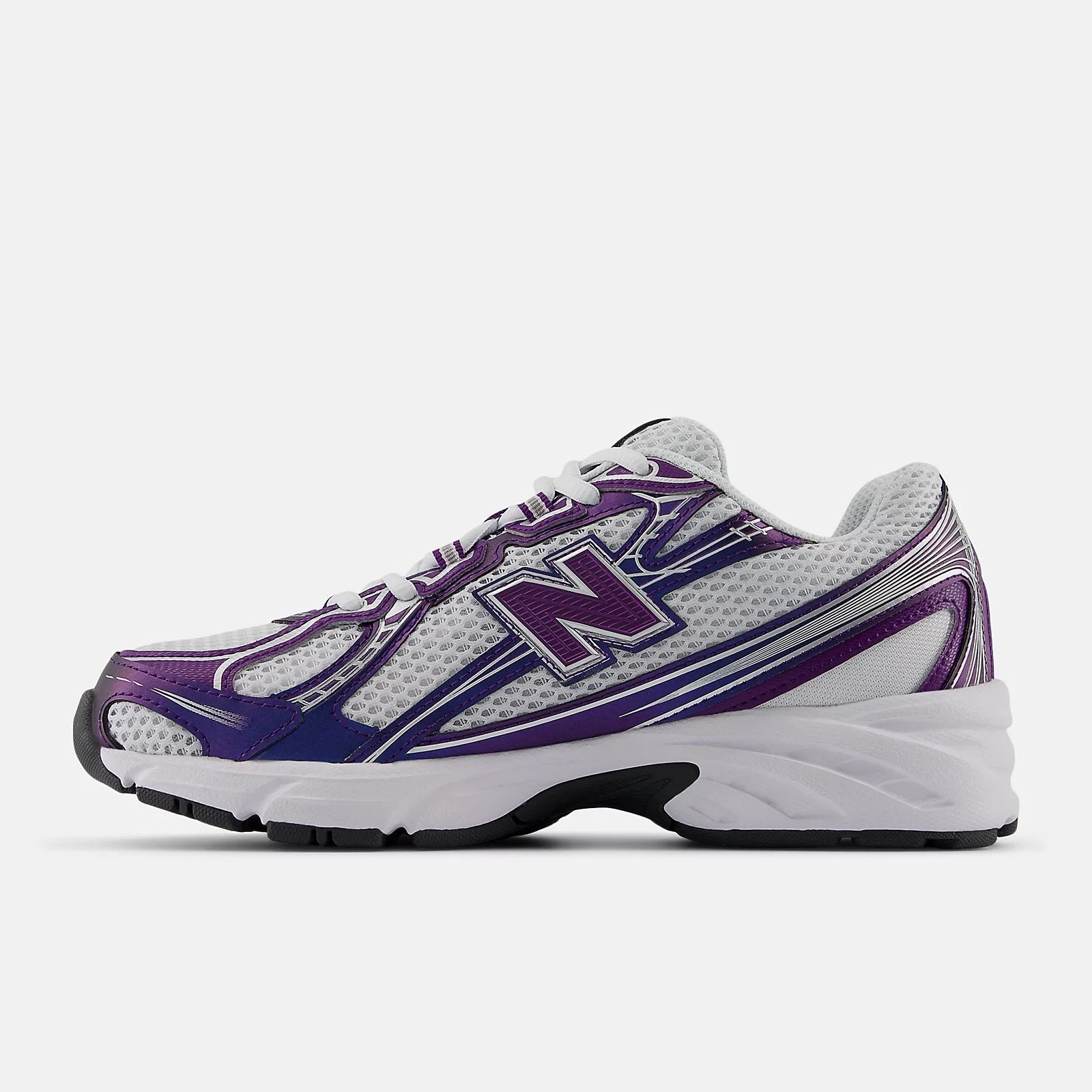 Women’s New Balance 740 Retro Trainers